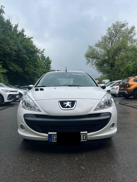 Weiß Gebraucht 2010 Peugeot 206 Limousine | 2.900 € (Fairer Preis) - Bild 1/4