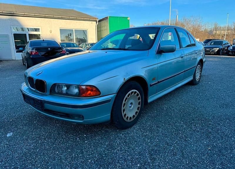 Silber Gebraucht 1998 BMW 523 Limousine | 1.350 € (Superpreis) - Bild 1/4