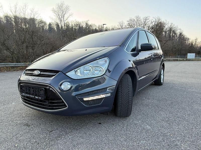 Grau Gebraucht 2015 Ford S-MAX Titanium Van / Kleinbus | 9.000 € (Superpreis) - Bild 1/4