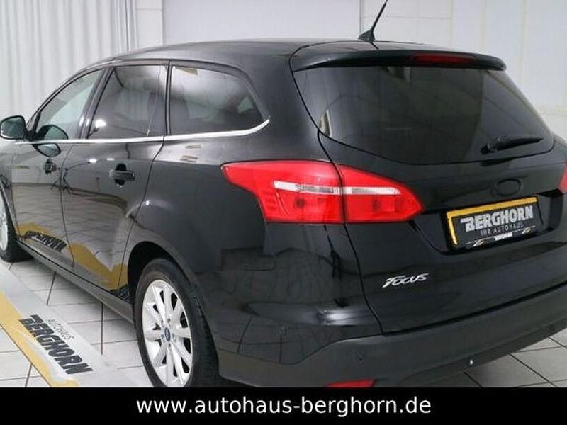Gebraucht Ford Focus Titanium 125 PS (91 kW) 2017 Schwarz Kombi