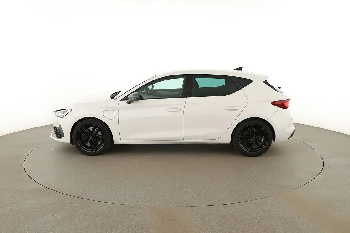 Gebraucht Cupra Leon VZ 245 PS (180 kW) 2022 Weiß Limousine