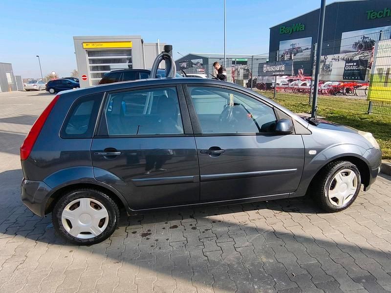 Gebraucht Ford Fiesta Ambiente 90 PS (66 kW) 2008 Andere farben Kleinwagen