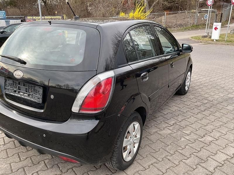 Gebraucht Kia Rio Attract 97 PS (71 kW) 2010 Schwarz Limousine