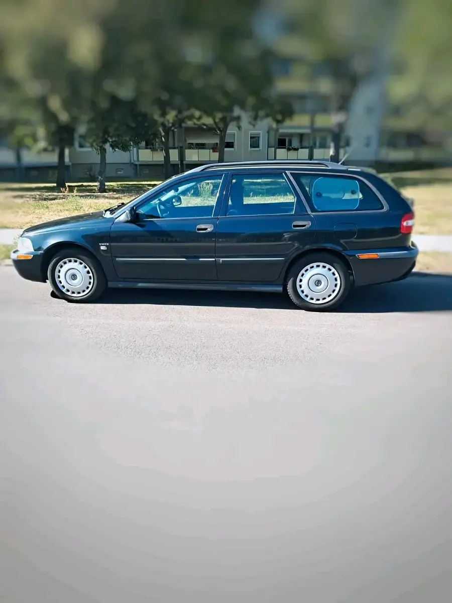 Gebraucht Volvo V40 122 PS (89 kW) 2001 Blau Kombi