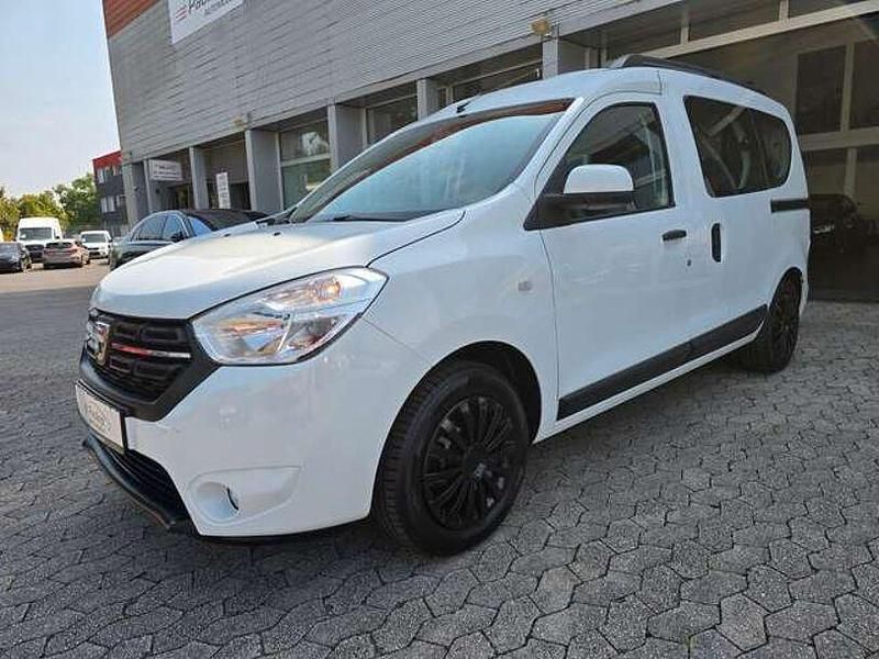 Gletscherweiss Gebraucht 2018 Dacia Dokker Lauréate Van | 22.890 € - Bild 1/4
