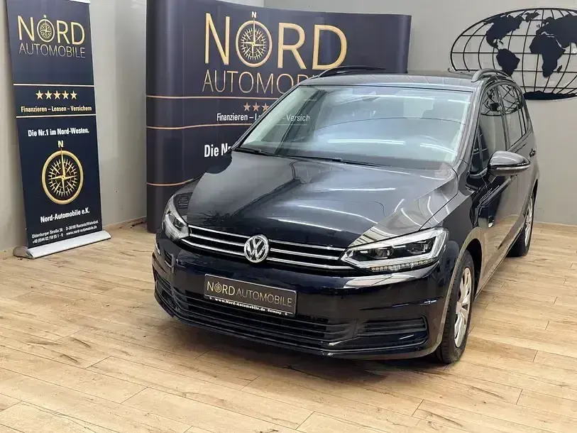Gebraucht VW Touran Comfortline 116 PS (85 kW) 2020 Deep black perleffek (metallic) Van / Kleinbus
