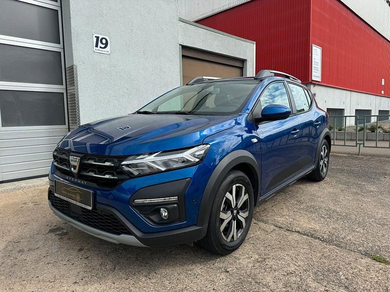 Blau Gebraucht 2021 Dacia Sandero Stepway Kleinwagen | 14.600 € (Fairer Preis) - Bild 1/4