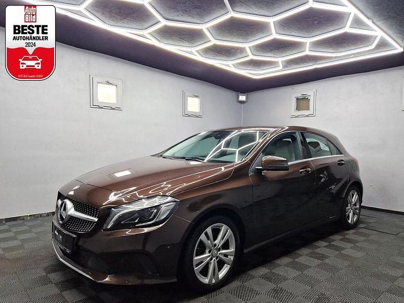 Braun Gebraucht 2016 Mercedes A160 Urban Limousine | 15.880 € (Guter Preis) - Bild 1/4