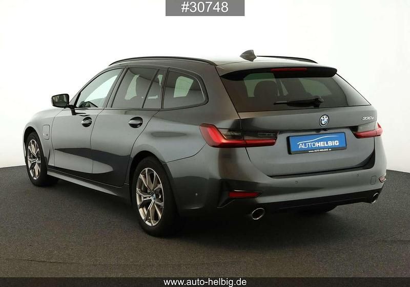 Gebraucht BMW 330e Sport Line 252 PS (185 kW) 2022 Mineralgrau metallic Kombi