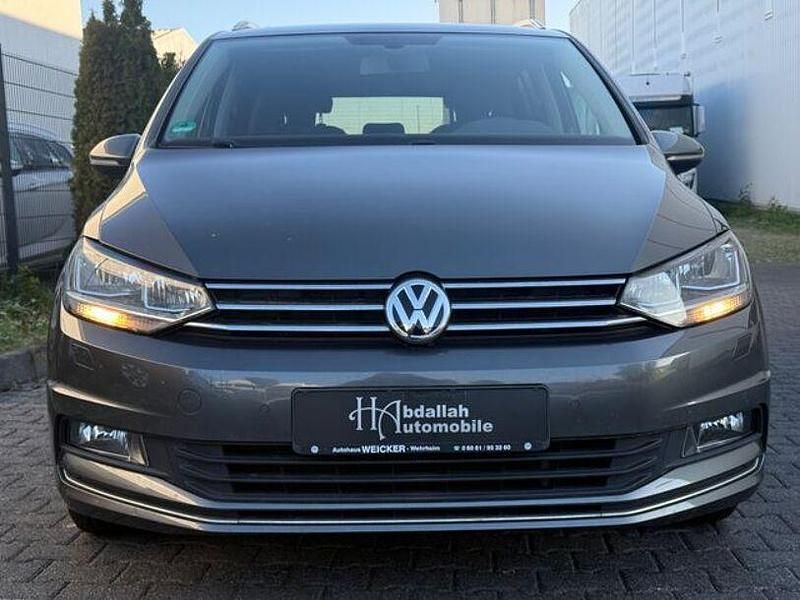 Grau Gebraucht 2017 VW Touran Comfortline Van / Kleinbus | 12.799 € (Fairer Preis) - Bild 1/4