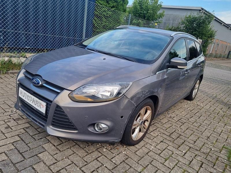 Braun Gebraucht 2012 Ford Focus Kombi | 2.490 € (Superpreis) - Bild 1/4