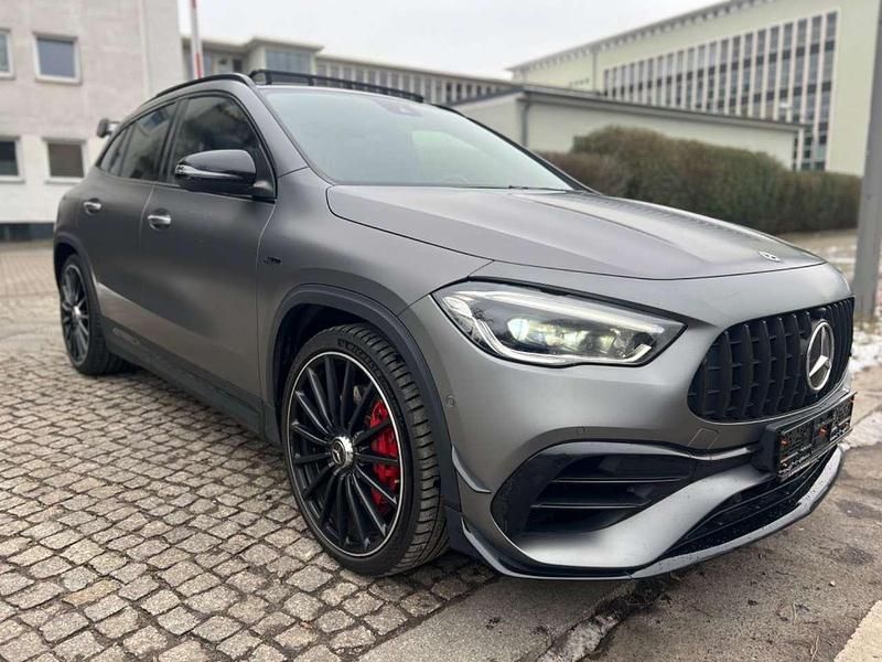 Grau Gebraucht 2022 Mercedes GLA45 AMG AMG SUV | 47.050 € (Guter Preis) - Bild 1/4