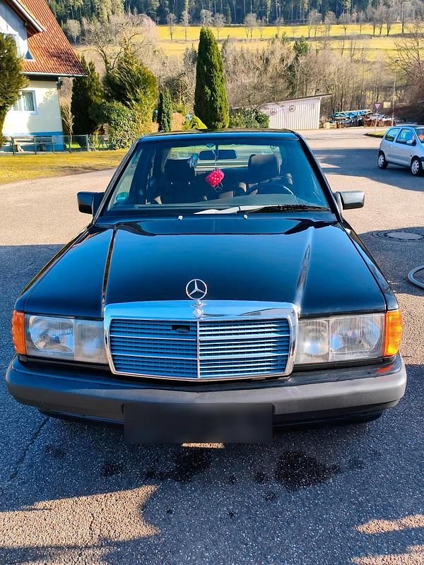 Gebraucht Mercedes 190 118 PS (86 kW) 1989 Schwarz Limousine