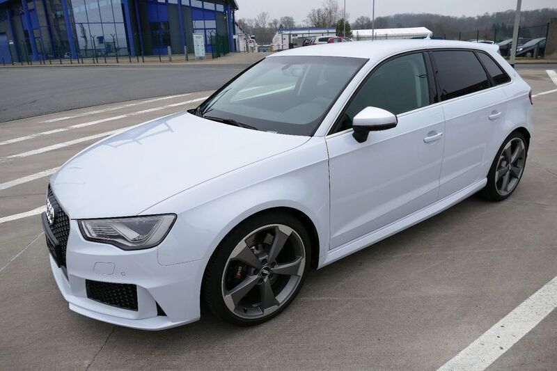 Grau Gebraucht 2016 Audi RS3 Sport Kleinwagen | 40.990 € (Fairer Preis) - Bild 1/4