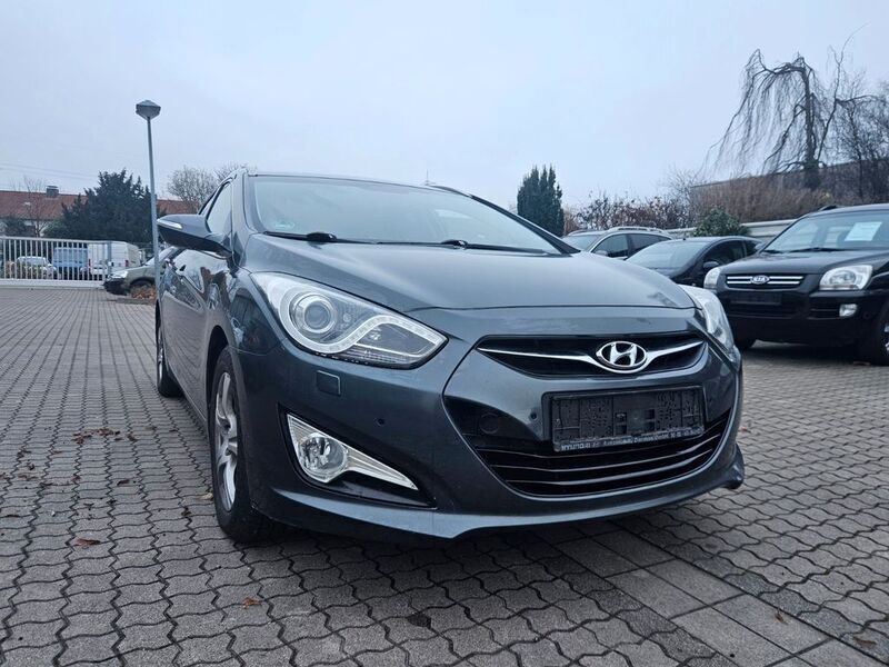 Grau Gebraucht 2013 Hyundai i40 Style Kombi | 7.999 € (Fairer Preis) - Bild 1/4