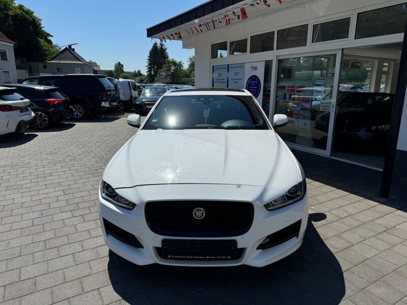Gebraucht Jaguar XE R-Sport 179 PS (131 kW) 2017 Fuji white Limousine