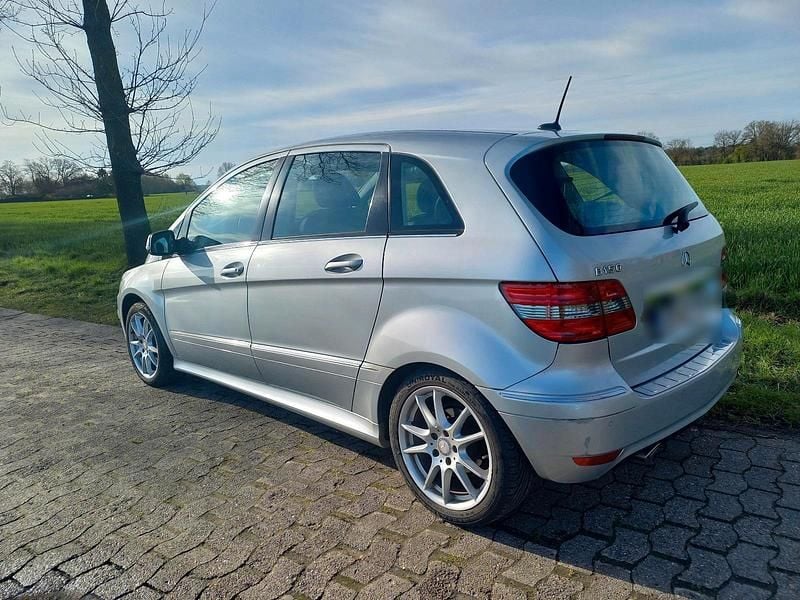 Usata Mercedes B150 95 CV (69 kW) 2009 Argento Monovolume