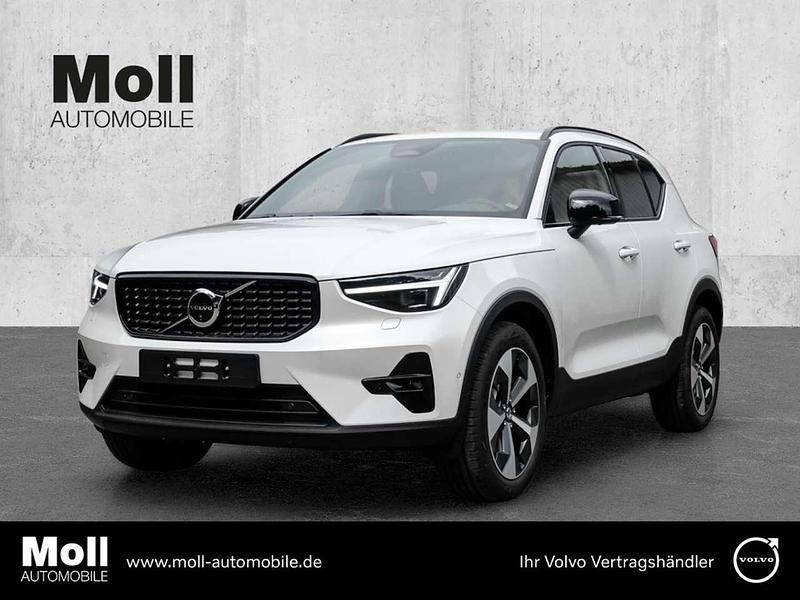 Crystal white pearl Gebraucht 2024 Volvo XC40 Business Edition SUV | 39.890 € (Fairer Preis) - Bild 1/4