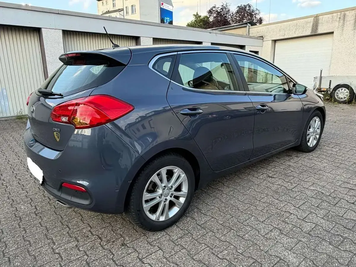 Gebraucht Kia Ceed Vision 128 PS (94 kW) 2012 Grün Kleinwagen