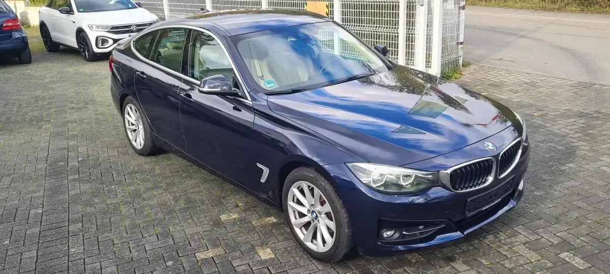 Gebraucht BMW 320 Sport Line 190 PS (139 kW) 2019 Blau Limousine