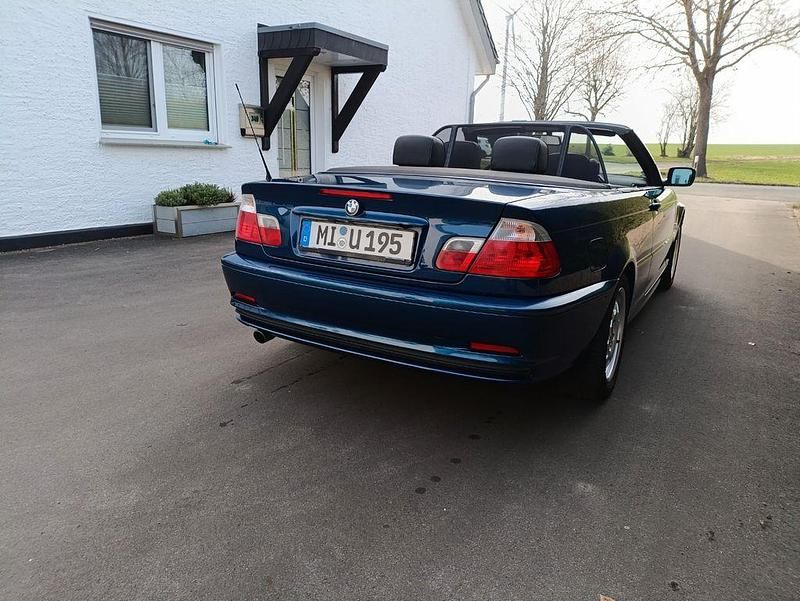 Gebraucht BMW 318 Cabriolet 143 PS (105 kW) 2002 Blau Cabrio