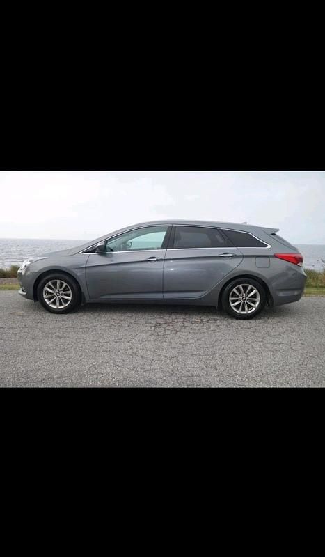 Silber Gebraucht 2013 Hyundai i40 Kombi | 6.000 € (Guter Preis) - Bild 1/4
