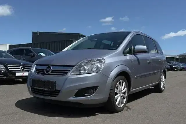 Gebraucht Opel Zafira Design Edition 140 PS (102 kW) 2011 Silber Van / Kleinbus