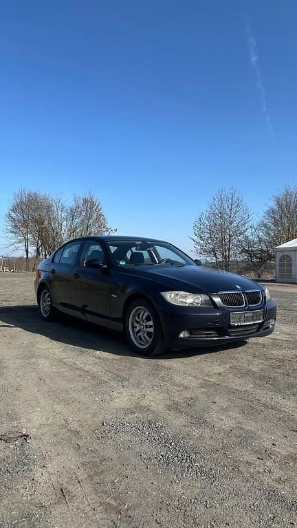 Gebraucht BMW 320 150 PS (110 kW) 2006 Blau Limousine