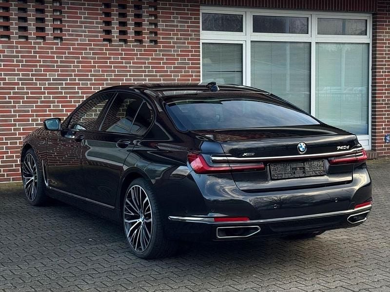 Gebraucht BMW 740 340 PS (250 kW) 2020 Saphirschwarz Limousine