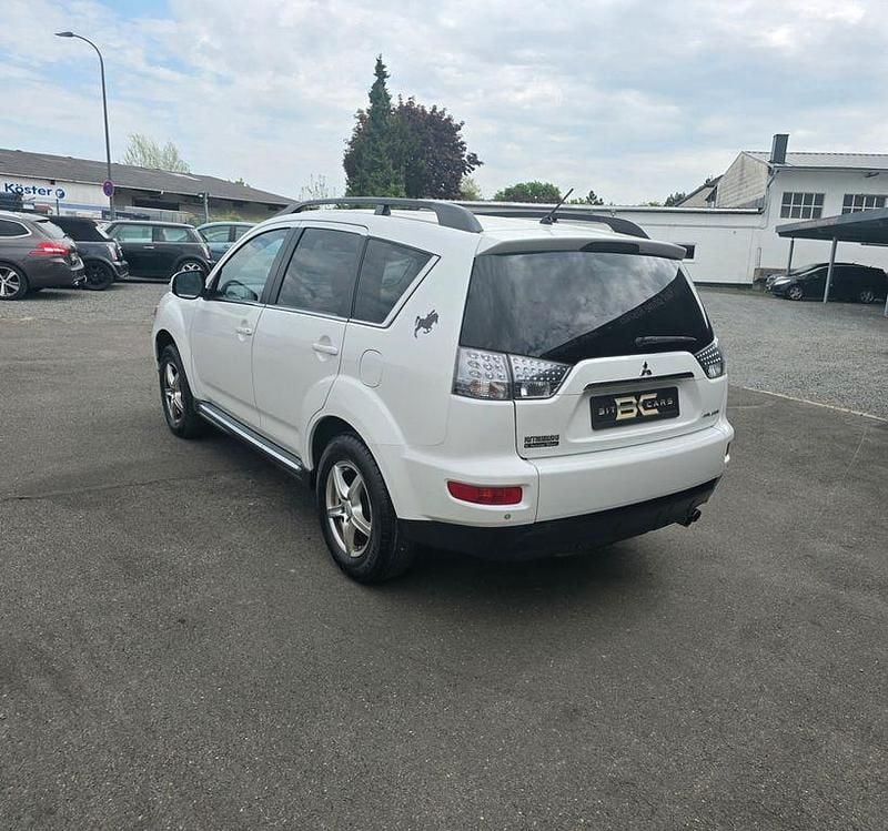 Gebraucht Mitsubishi Outlander 177 PS (130 kW) 2011 Weiß SUV