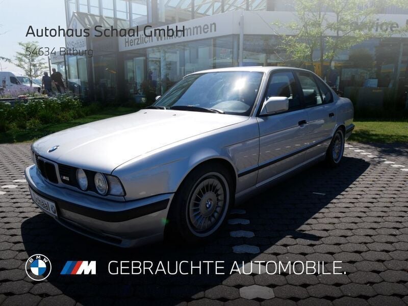 Silber Gebraucht 1990 BMW M5 Sport Line Limousine | 49.900 € - Bild 1/4