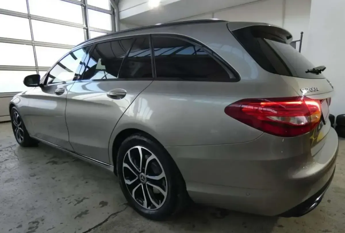 Gebraucht Mercedes C200 Avantgarde 150 PS (110 kW) 2018 Grau Kombi