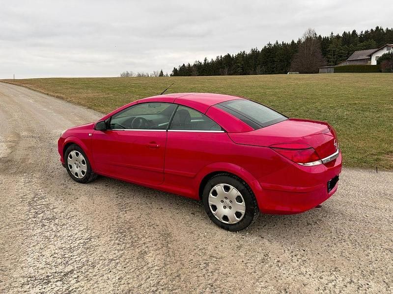 Gebraucht Opel Astra Cabriolet 140 PS (102 kW) 2008 Rot Cabrio