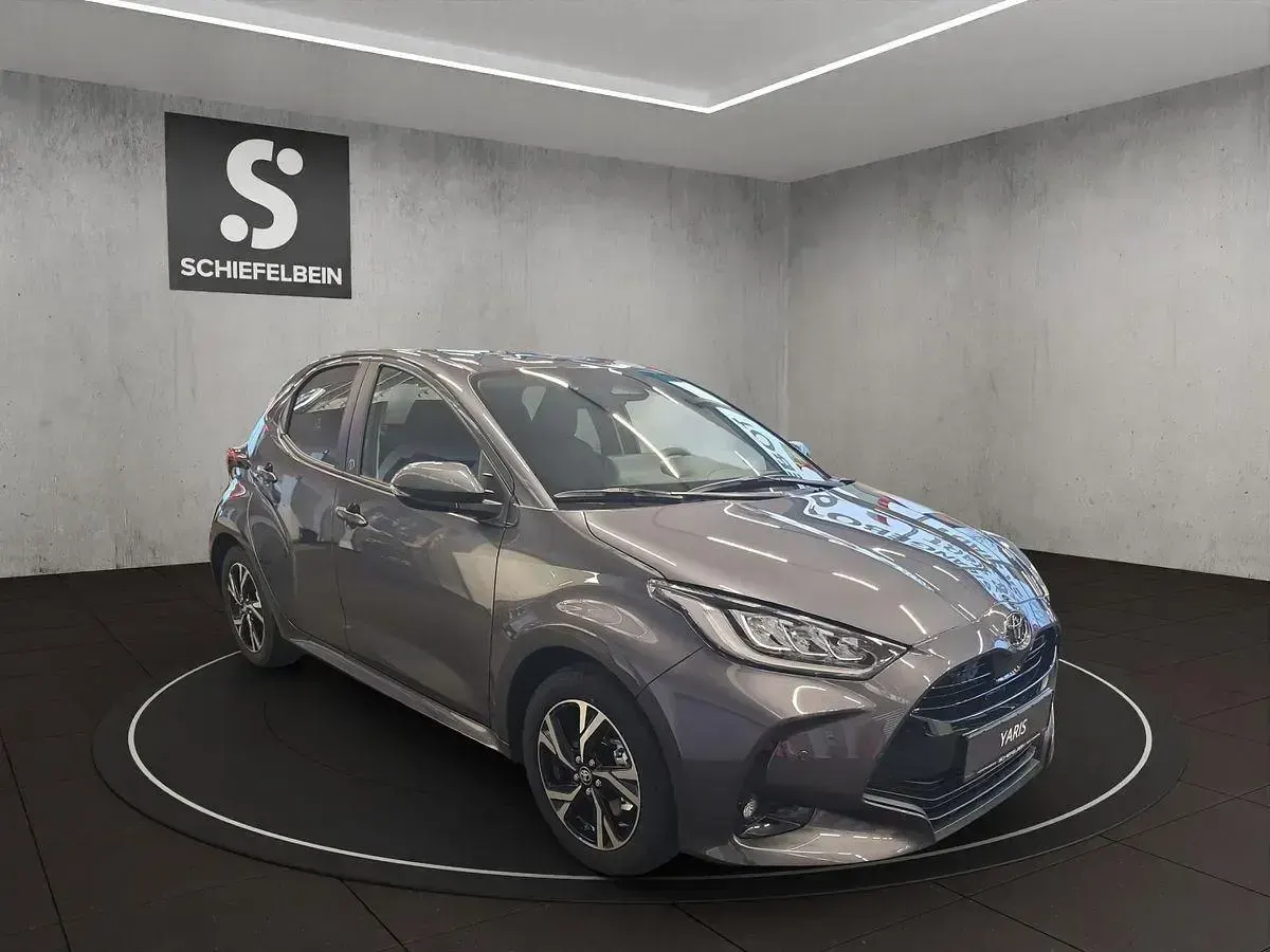 Gebraucht Toyota Yaris Comfort 116 PS (85 kW) 2025 Marlingrau metallic Kleinwagen