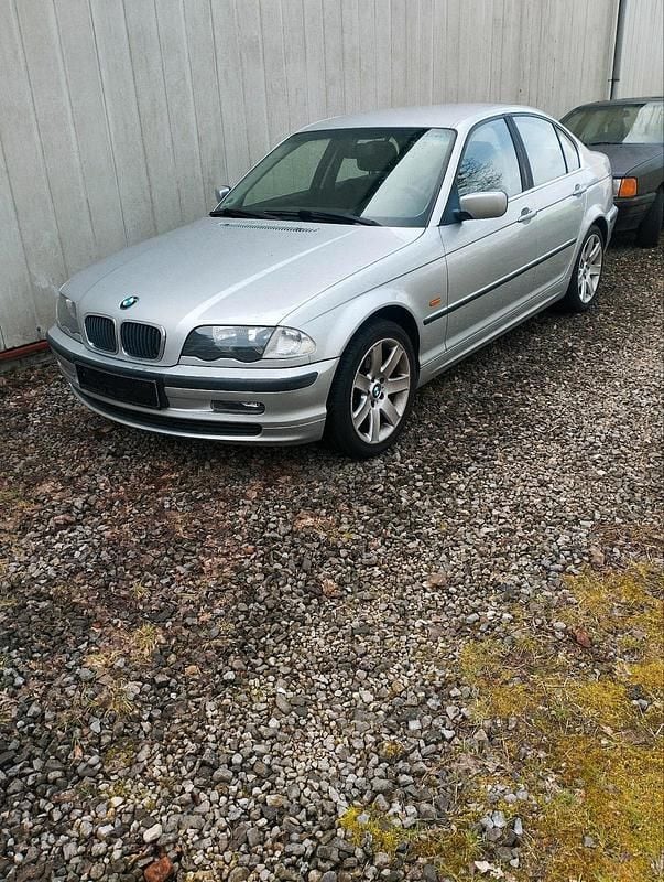Gebraucht BMW 320 150 PS (110 kW) 1998 Silber Limousine
