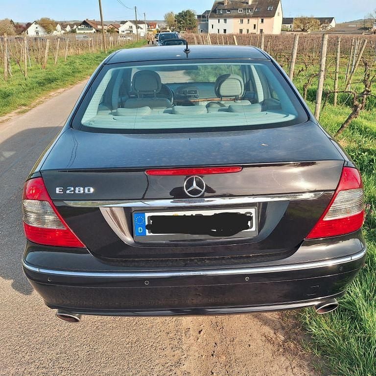 Gebraucht Mercedes E280 Elegance 231 PS (169 kW) 2008 Schwarz Limousine
