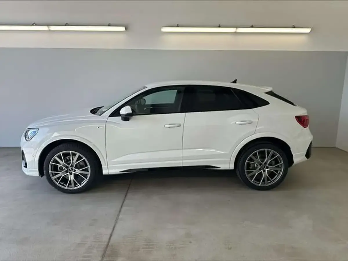 Gebraucht Audi Q3 Sportback S-Line 200 PS (147 kW) 2024 [2y2y] gletscherweiß metallic SUV