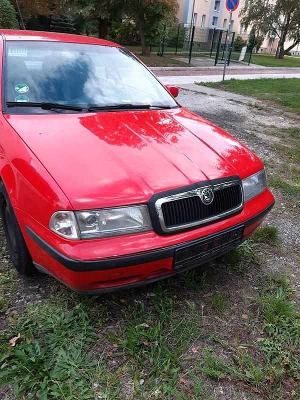 Rot Gebraucht 1997 Skoda Octavia Limousine | 900 € (Guter Preis) - Bild 1/4