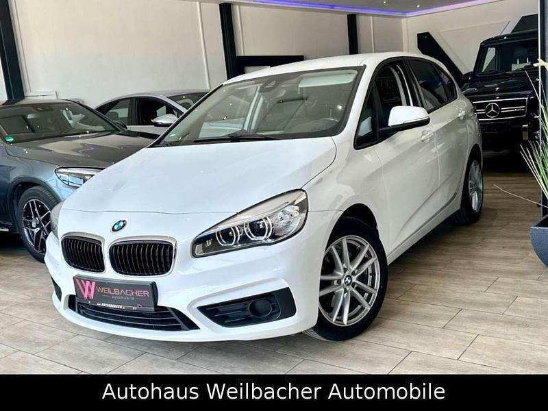 Alpinweiss iii Gebraucht 2016 BMW 220 Van / Kleinbus | 15.490 € (Fairer Preis) - Bild 1/4