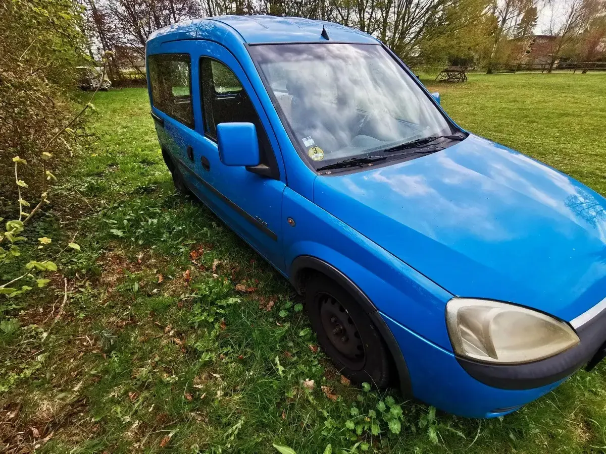 Używany Opel Combo 65 KM (47 kW) 2003 Niebieski Minivan