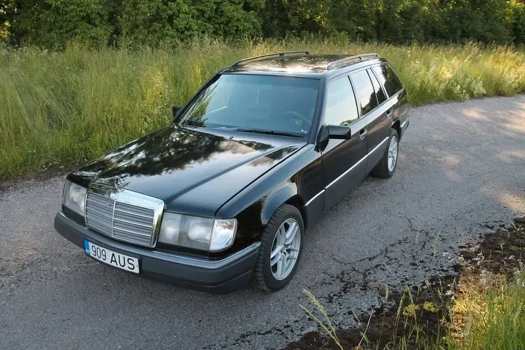 Gebraucht Mercedes 300 110 PS (80 kW) 1992 Schwarz Limousine