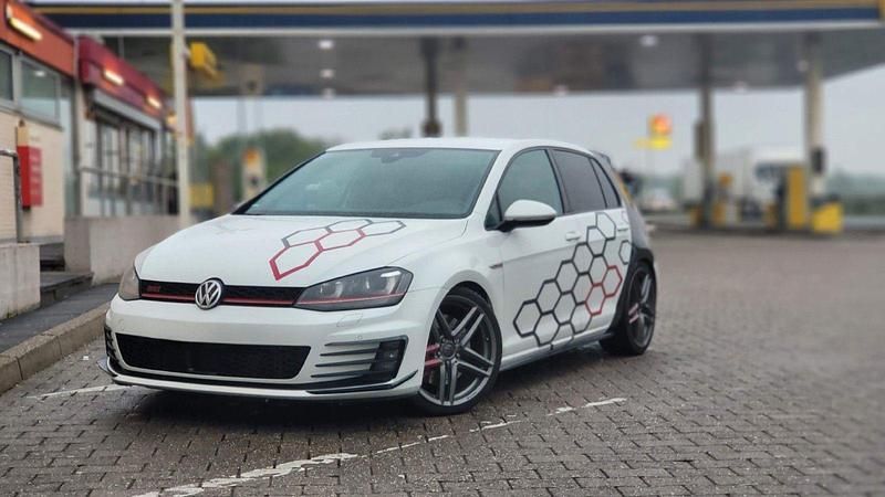 Weiß Gebraucht 2016 VW Golf R Limousine | 16.799 € - Bild 1/4