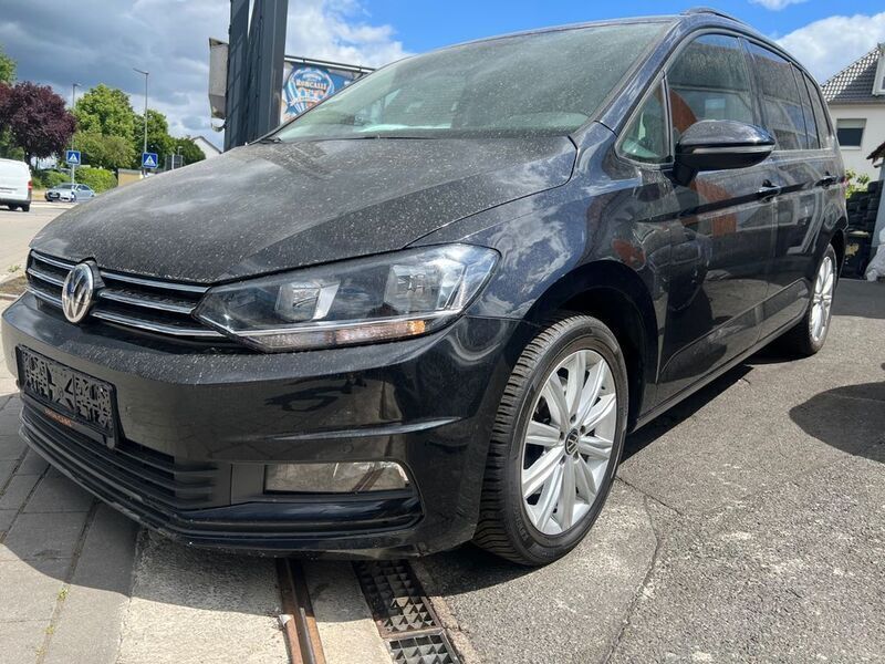 Schwarz Gebraucht 2020 VW Touran Comfortline Van / Kleinbus | 16.900 € (Guter Preis) - Bild 1/4