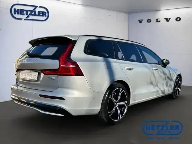 Gebraucht Volvo V60 Plus 146 PS (107 kW) 2025 Silber Kombi