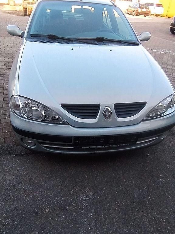Gebraucht Renault Mégane II 95 PS (69 kW) 2002 Silber Limousine