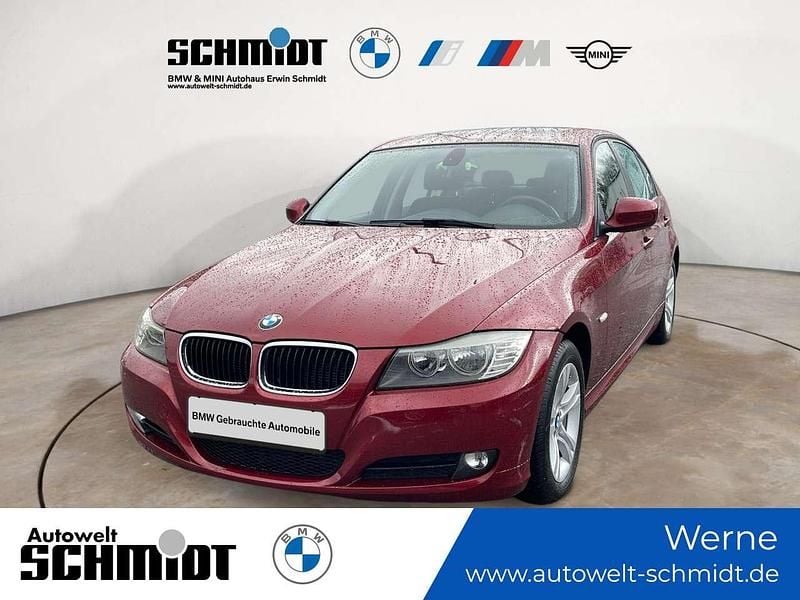 Gebraucht BMW 318 143 PS (105 kW) 2010 Vermillionrot metallic Limousine