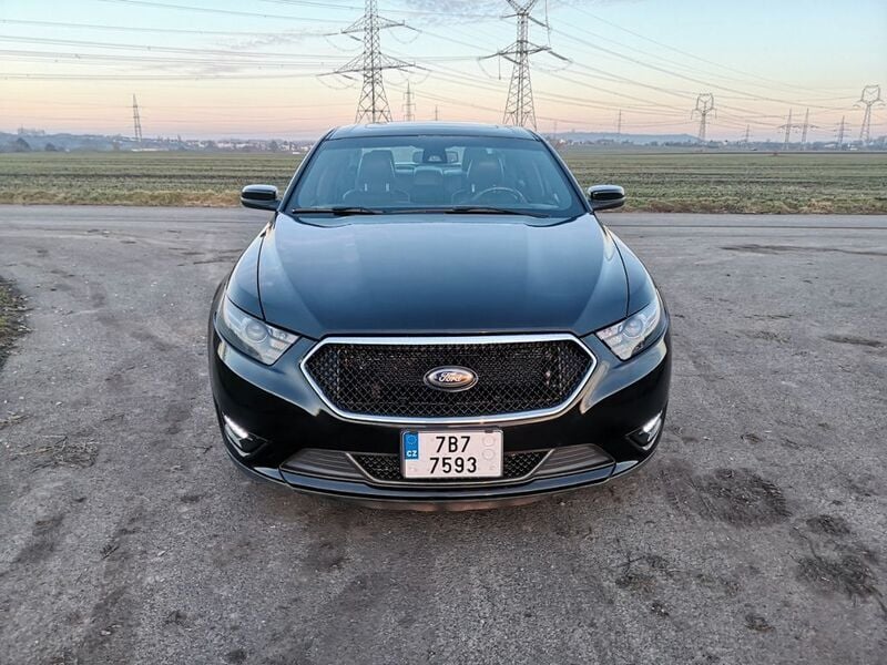 Schwarz Gebraucht 2015 Ford Taurus SHO Limousine | 9.999 € - Bild 1/4