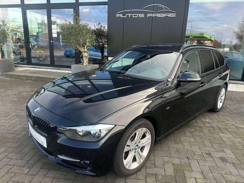 Schwarz Gebraucht 2013 BMW 318 Sport Line Kombi | 7.999 € (Guter Preis) - Bild 1/4