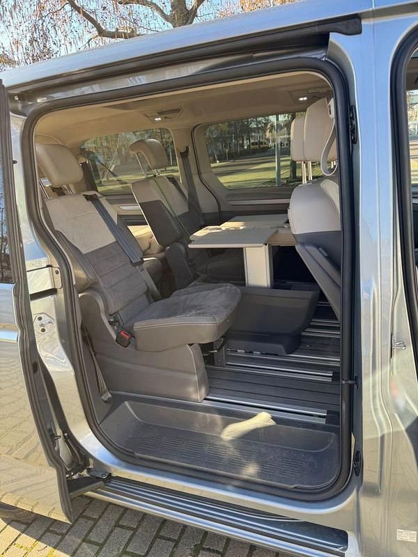 Gebraucht VW Multivan Style 150 PS (110 kW) 2024 Silber Van