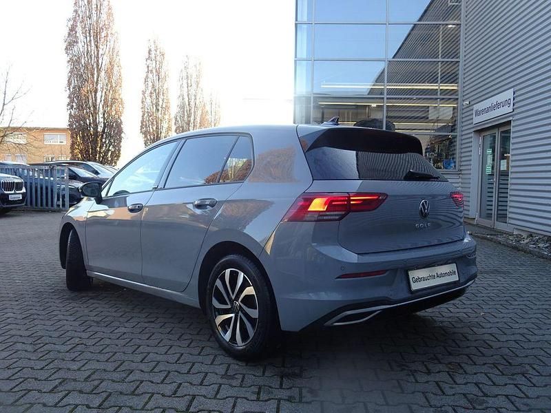 Gebraucht VW Golf VIII Active 150 PS (110 kW) 2023 Moonstone gray Limousine